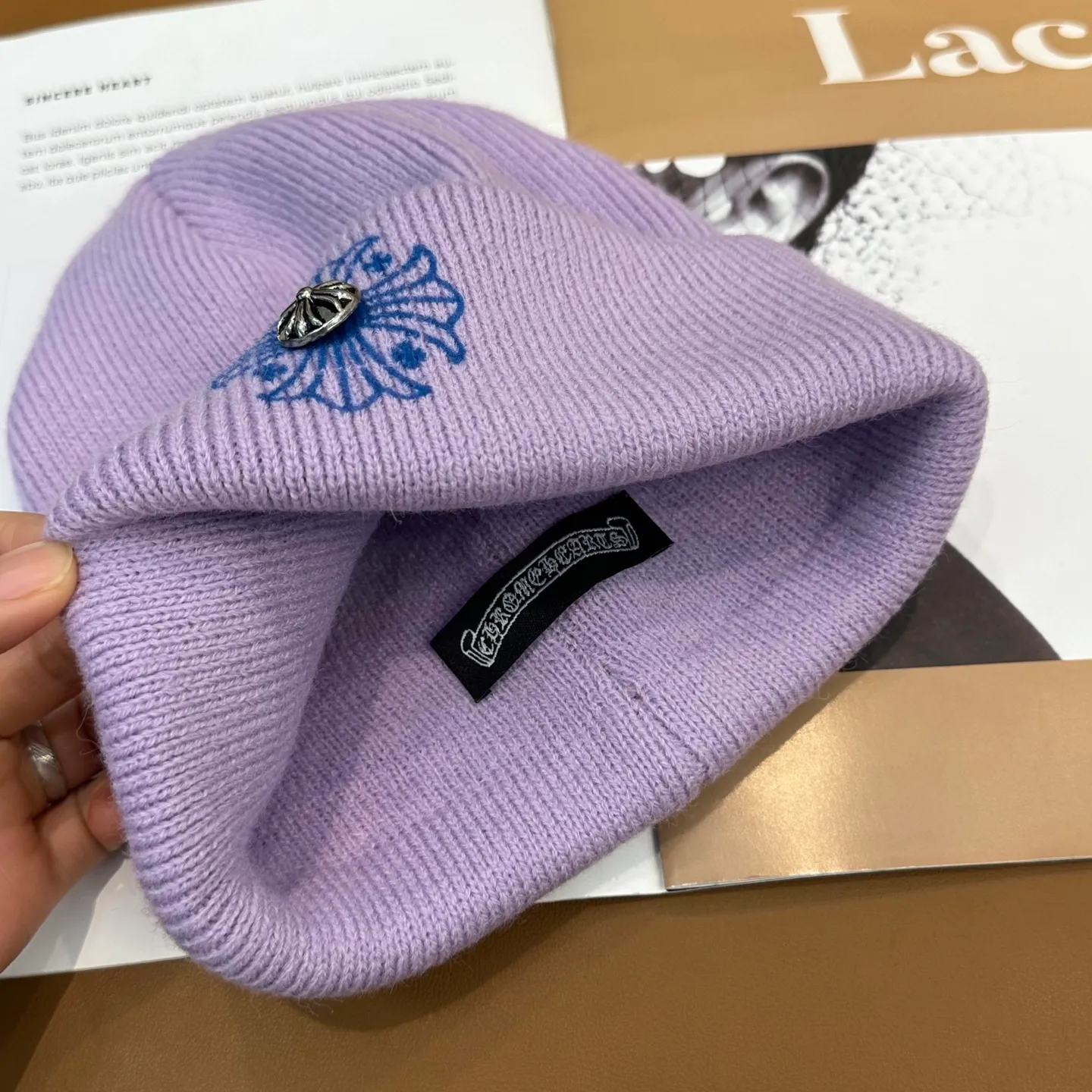 P66 🤍Chrome hearts new autumn and winter embroidered cross knitted hat🧶 One of the must-have hats in autumn and winter~ It really looks good on whoever wears it~, it is also a perfect match in black and white and gray in autumn~